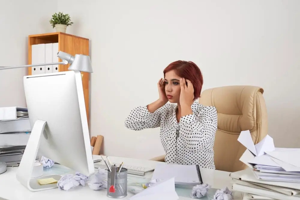 Illustration of how smoking increases stress levels at work.