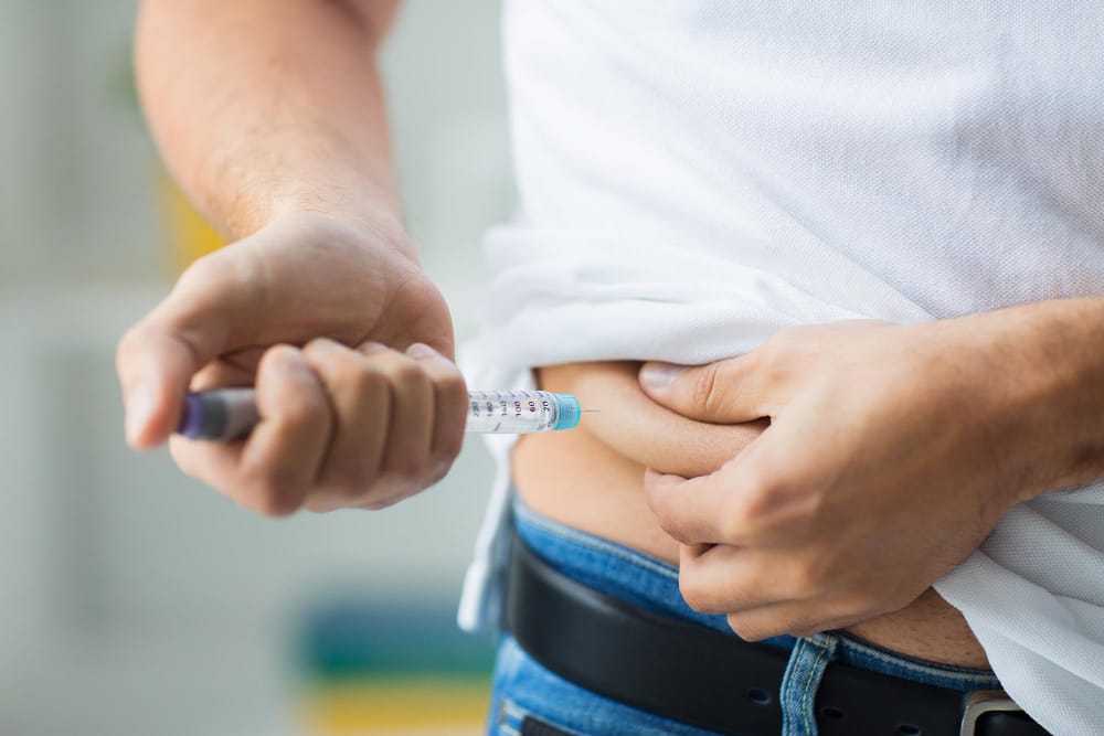 How smoking blocks insulin, leading to high blood sugar and diabetes.