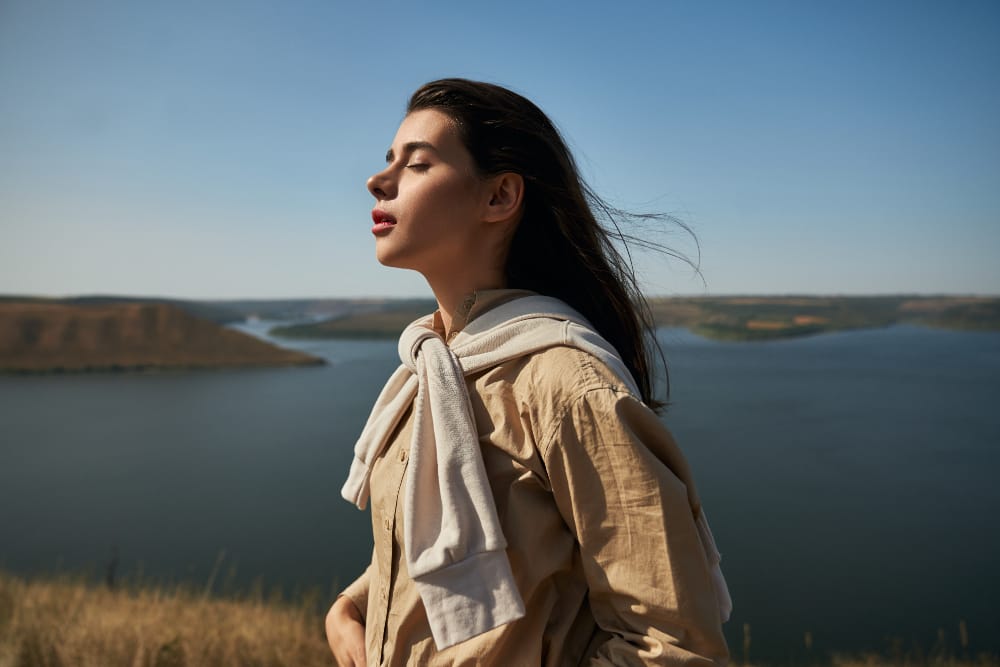 How quitting smoking improves skin health after one month.